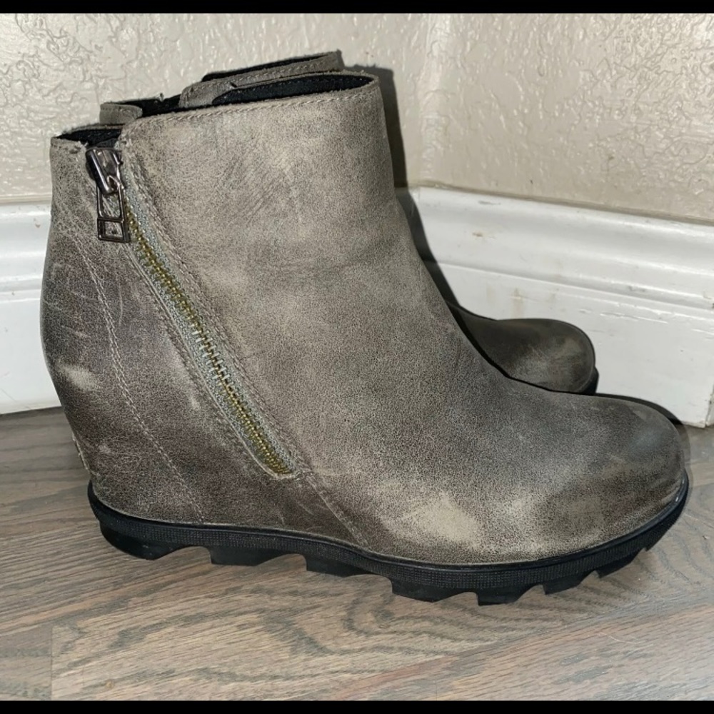 Sorel Joan of Arctic II leather wedge boots 9